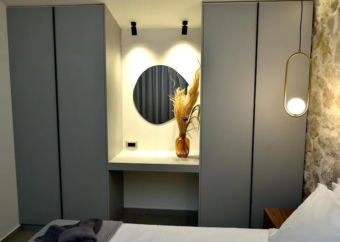 101 Rhodes Willa Ixia (Rhodes)